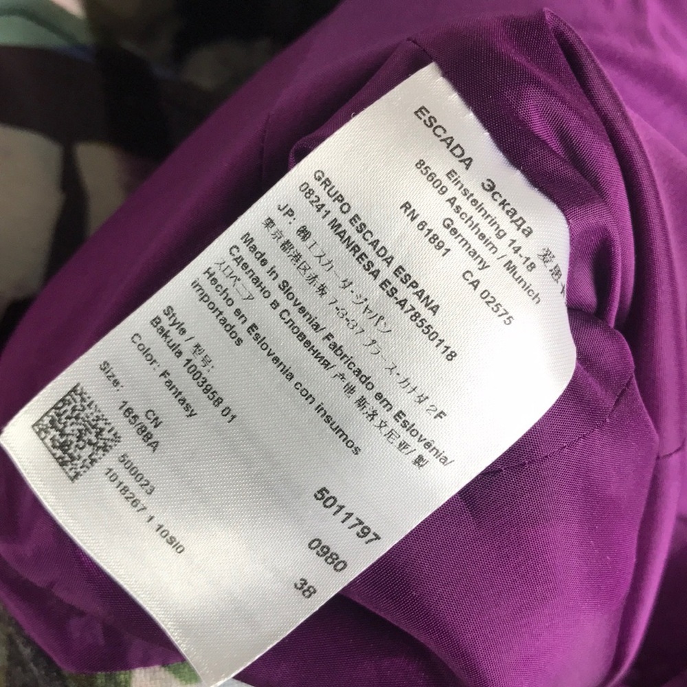 Escada Multicolored Knit Blazer. - Picture 8 of 8
